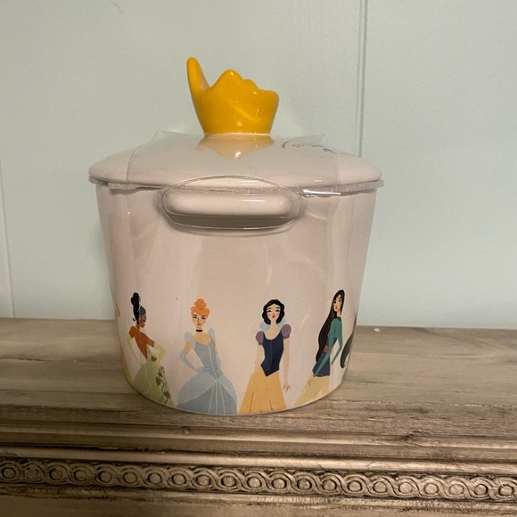 NWT Rae Dunn Disney Princess Dish with Cover - Picture 4 of 6